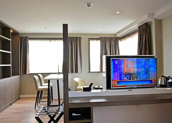 Отель Riva - Delft 4*